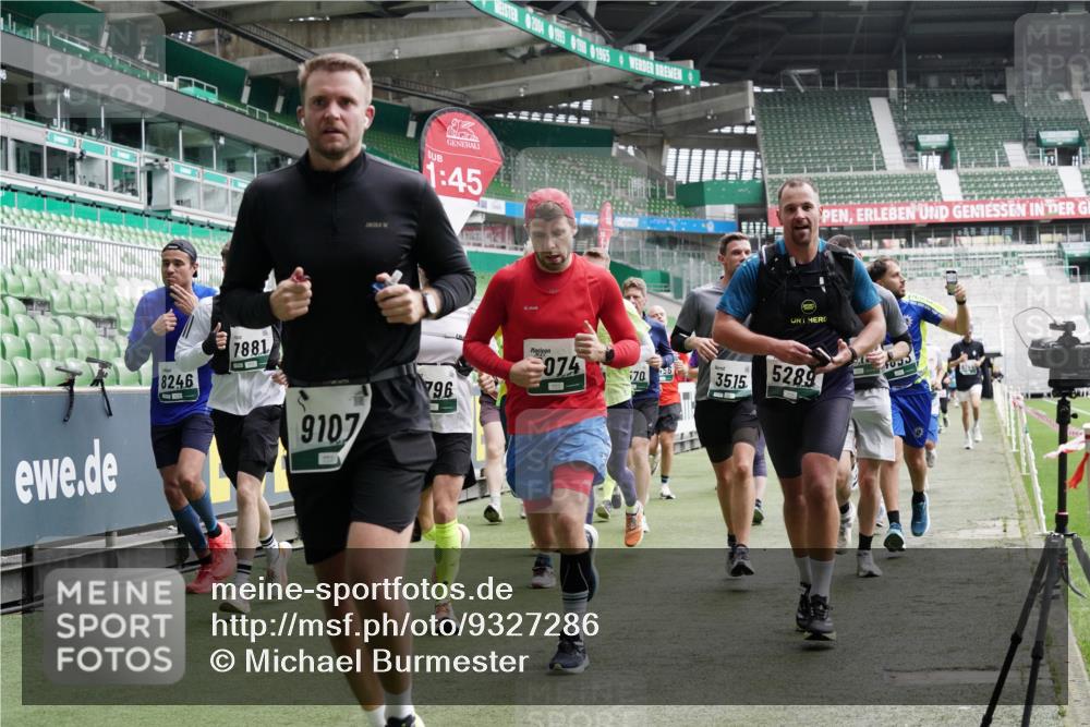 05.10.2025 - 20. swb-Marathon Bremen Michael Burmester http://msf.ph/oto/9327286 05.10.2025 12:55:34 Laufen im Stadion 78, 124, 169, 240, 663, 760, 944, 1261, 1326, 1490, 1531, 1737, 1774, 1825, 1910, 1931, 2022, 2162, 2431, 2459, 2490, 2494, 2605, 2642, 2716, 2884, 2942, 3074, 3489, 3515, 3519, 3612, 3749, 3838, 3944, 4079, 4116, 4149, 4195, 4212, 4432, 4456, 4672, 4771, 4796, 4816, 4823, 4853, 4919, 5034, 5093, 5152, 5177, 5289, 5484, 5554, 5615, 5691, 5719, 5833, 5907, 6048, 6106, 6184, 6276, 6515, 6527, 6570, 6615, 6649, 6744, 6820, 6937, 7052, 8060, 82, 104 meine-sportfotos.de