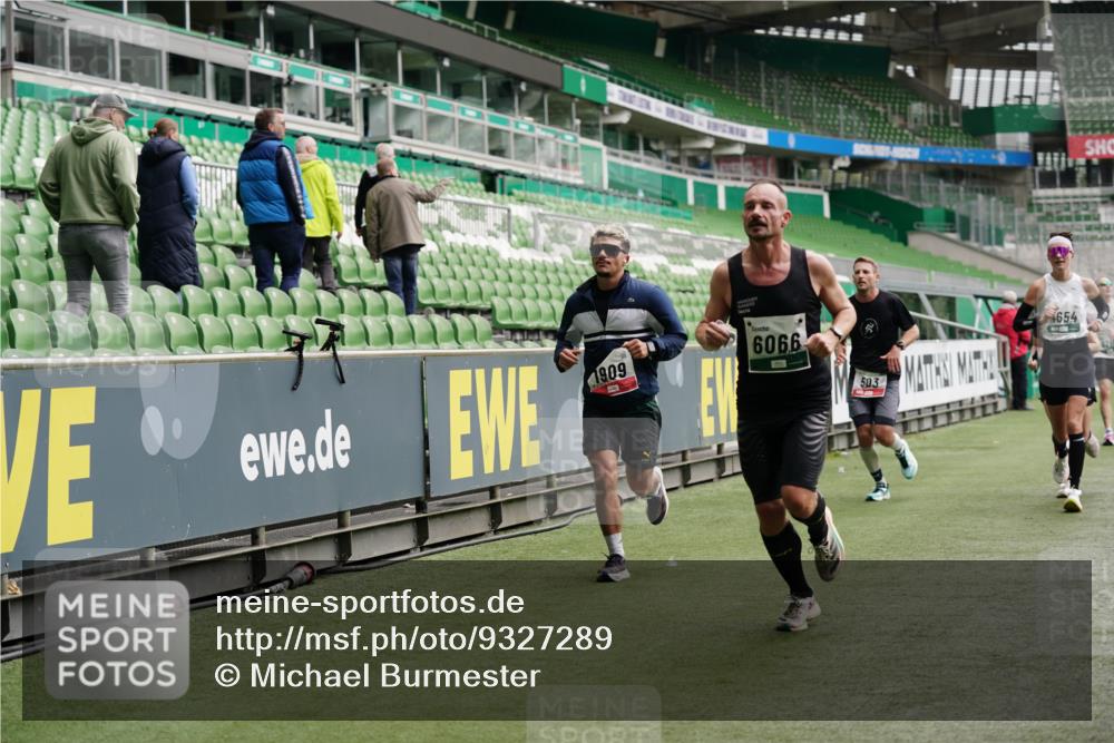 05.10.2025 - 20. swb-Marathon Bremen Michael Burmester http://msf.ph/oto/9327289 05.10.2025 12:51:07 Laufen im Stadion 122, 334, 503, 601, 688, 745, 750, 1033, 1037, 1044, 1064, 1166, 1450, 1499, 1577, 1689, 1701, 1909, 1911, 2059, 2279, 2350, 2381, 2493, 2526, 3267, 3291, 3419, 3608, 3661, 4032, 4104, 4366, 4654, 4962, 5184, 5418, 5551, 5817, 5838, 6066, 6210, 6252, 6401, 6477, 6681, 6775, 7493, 7723, 8083, 8682, 8780, 8995, 679, 736, 906, 1025, 1359, 1707, 2721, 3228, 3259, 4318, 4367, 4938, 5389, 5564, 5873, 6216, 6281, 6717, 7826, 7963, 8907 meine-sportfotos.de