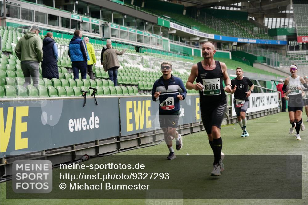 05.10.2025 - 20. swb-Marathon Bremen Michael Burmester http://msf.ph/oto/9327293 05.10.2025 12:51:07 Laufen im Stadion 122, 334, 503, 601, 688, 745, 750, 1033, 1037, 1044, 1064, 1166, 1450, 1499, 1577, 1689, 1701, 1909, 1911, 2059, 2279, 2350, 2381, 2493, 2526, 3267, 3291, 3419, 3608, 3661, 4032, 4104, 4366, 4654, 4962, 5184, 5418, 5551, 5817, 5838, 6066, 6210, 6252, 6401, 6477, 6681, 6775, 7493, 7723, 8083, 8682, 8780, 8995, 679, 736, 906, 1025, 1359, 1707, 2721, 3228, 3259, 4318, 4367, 4938, 5389, 5564, 5873, 6216, 6281, 6717, 7826, 7963, 8907 meine-sportfotos.de