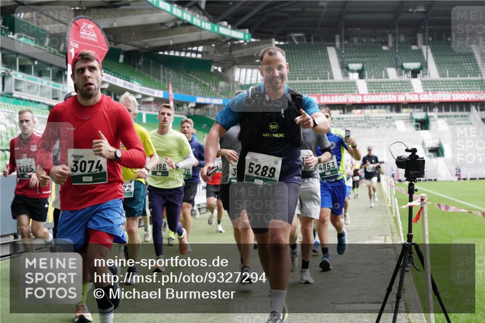 05.10.2025 - 20. swb-Marathon Bremen Michael Burmester http://msf.ph/oto/9327294 05.10.2025 12:55:34 Laufen im Stadion 78, 124, 169, 240, 663, 760, 944, 1261, 1326, 1490, 1531, 1737, 1774, 1825, 1910, 1931, 2022, 2162, 2431, 2459, 2490, 2494, 2605, 2642, 2716, 2884, 2942, 3074, 3489, 3515, 3519, 3612, 3749, 3838, 3944, 4079, 4116, 4149, 4195, 4212, 4432, 4456, 4672, 4771, 4796, 4816, 4823, 4853, 4919, 5034, 5093, 5152, 5177, 5289, 5484, 5554, 5615, 5691, 5719, 5833, 5907, 6048, 6106, 6184, 6276, 6515, 6527, 6570, 6615, 6649, 6744, 6820, 6937, 7052, 8060, 82, 104 meine-sportfotos.de