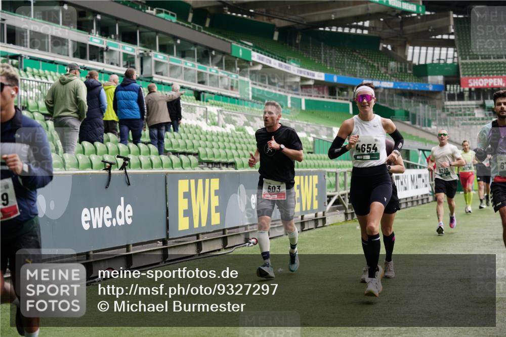 05.10.2025 - 20. swb-Marathon Bremen Michael Burmester http://msf.ph/oto/9327297 05.10.2025 12:51:09 Laufen im Stadion 122, 334, 503, 601, 688, 745, 750, 1033, 1037, 1044, 1064, 1166, 1314, 1450, 1499, 1577, 1689, 1701, 1909, 1911, 2059, 2279, 2350, 2381, 2493, 2526, 3267, 3291, 3419, 3608, 3661, 4032, 4104, 4366, 4654, 4687, 4962, 5184, 5418, 5551, 5817, 5838, 6066, 6210, 6252, 6401, 6477, 6681, 6775, 7493, 7723, 8066, 8083, 8682, 8780, 8995, 679, 736, 906, 1025, 1359, 2721, 3228, 4318, 4938, 5184, 5389, 5564, 5873, 6216, 6717, 7826, 7963, 8907 meine-sportfotos.de