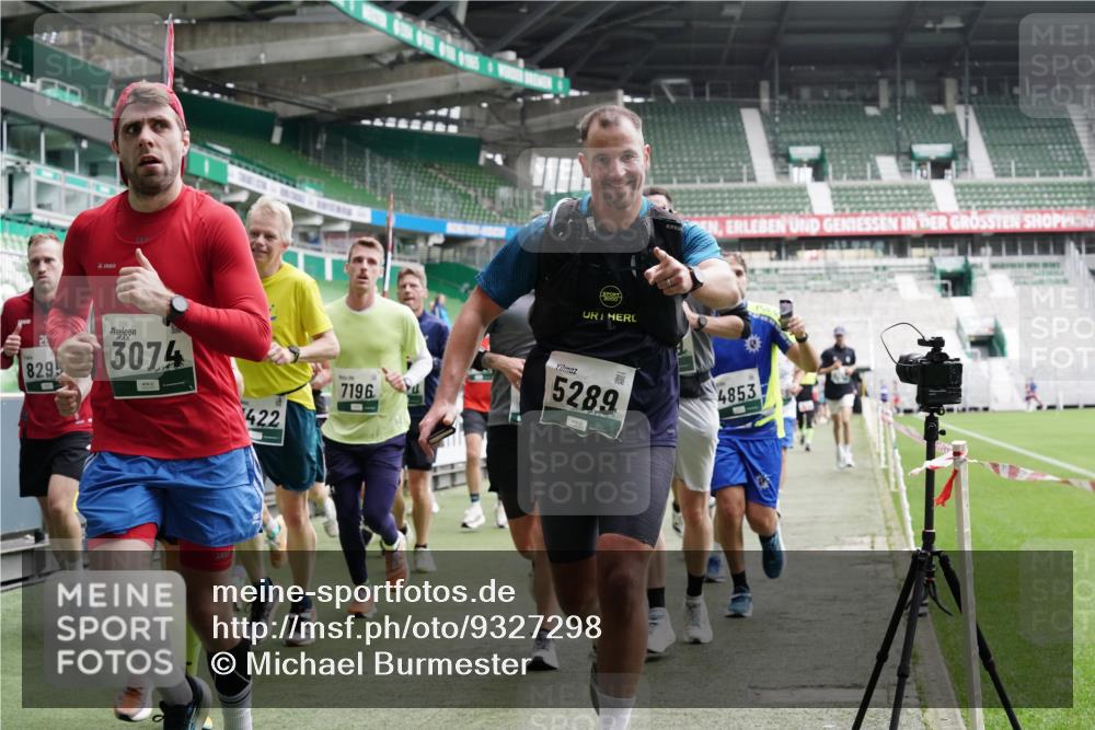 05.10.2025 - 20. swb-Marathon Bremen Michael Burmester http://msf.ph/oto/9327298 05.10.2025 12:55:34 Laufen im Stadion 78, 124, 169, 240, 663, 760, 944, 1261, 1326, 1490, 1531, 1737, 1774, 1825, 1910, 1931, 2022, 2162, 2431, 2459, 2490, 2494, 2605, 2642, 2716, 2884, 2942, 3074, 3489, 3515, 3519, 3612, 3749, 3838, 3944, 4079, 4116, 4149, 4195, 4212, 4432, 4456, 4672, 4771, 4796, 4816, 4823, 4853, 4919, 5034, 5093, 5152, 5177, 5289, 5484, 5554, 5615, 5691, 5719, 5833, 5907, 6048, 6106, 6184, 6276, 6515, 6527, 6570, 6615, 6649, 6744, 6820, 6937, 7052, 8060, 82, 104 meine-sportfotos.de