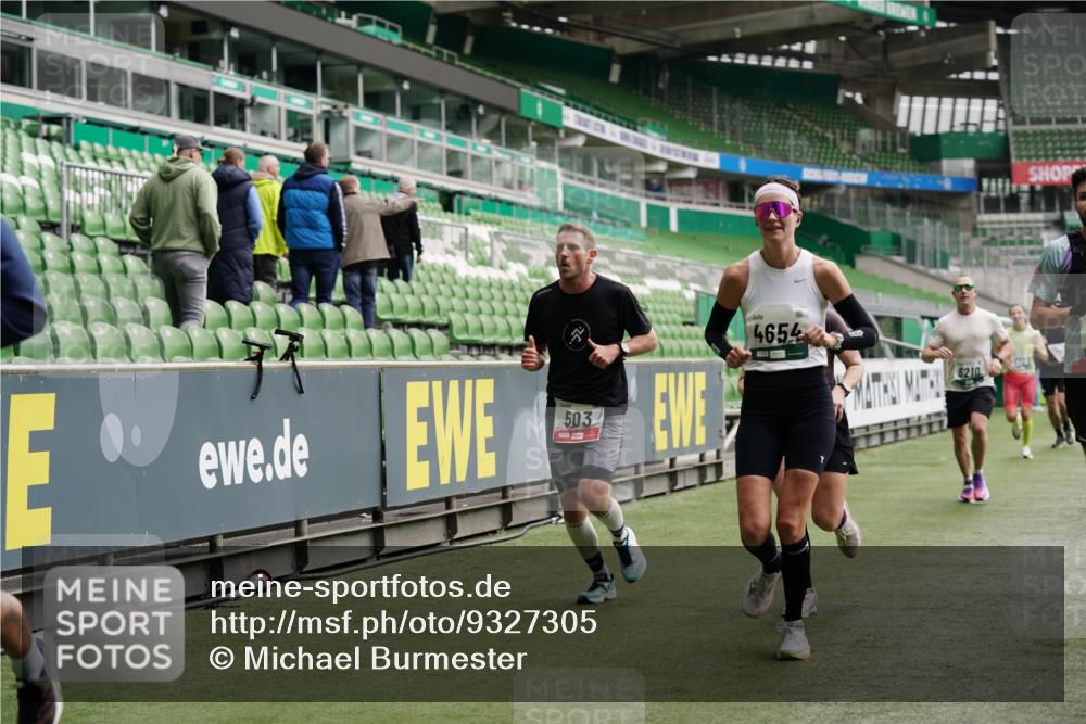 05.10.2025 - 20. swb-Marathon Bremen Michael Burmester http://msf.ph/oto/9327305 05.10.2025 12:51:09 Laufen im Stadion 122, 334, 503, 601, 688, 745, 750, 1033, 1037, 1044, 1064, 1166, 1314, 1450, 1499, 1577, 1689, 1701, 1909, 1911, 2059, 2279, 2350, 2381, 2493, 2526, 3267, 3291, 3419, 3608, 3661, 4032, 4104, 4366, 4654, 4687, 4962, 5184, 5418, 5551, 5817, 5838, 6066, 6210, 6252, 6401, 6477, 6681, 6775, 7493, 7723, 8066, 8083, 8682, 8780, 8995, 679, 736, 906, 1025, 1359, 2721, 3228, 4318, 4938, 5184, 5389, 5564, 5873, 6216, 6717, 7826, 7963, 8907 meine-sportfotos.de