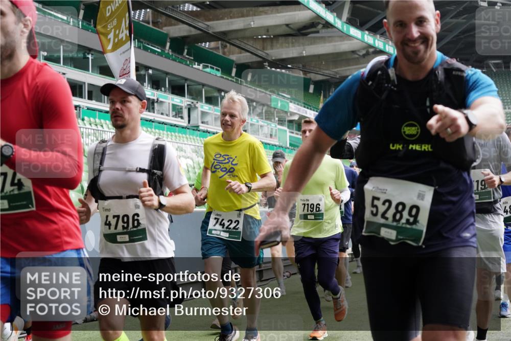 05.10.2025 - 20. swb-Marathon Bremen Michael Burmester http://msf.ph/oto/9327306 05.10.2025 12:55:35 Laufen im Stadion 78, 124, 169, 240, 663, 760, 1261, 1326, 1490, 1531, 1737, 1774, 1825, 1910, 1931, 2022, 2162, 2431, 2459, 2490, 2494, 2605, 2642, 2716, 2884, 2942, 3074, 3489, 3515, 3519, 3612, 3749, 3838, 3944, 4079, 4116, 4149, 4195, 4212, 4432, 4456, 4672, 4771, 4796, 4816, 4823, 4853, 4919, 5034, 5093, 5152, 5177, 5289, 5484, 5554, 5615, 5691, 5719, 5833, 5907, 6048, 6106, 6184, 6276, 6515, 6527, 6570, 6615, 6649, 6744, 6820, 6937, 8060, 82, 104, 169 meine-sportfotos.de