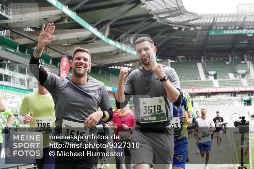 05.10.2025 - 20. swb-Marathon Bremen Michael Burmester http://msf.ph/oto/9327310 05.10.2025 12:55:36 Laufen im Stadion 78, 124, 240, 663, 760, 984, 1261, 1326, 1490, 1531, 1737, 1774, 1825, 1910, 1931, 2022, 2162, 2431, 2459, 2490, 2494, 2605, 2642, 2716, 2884, 2942, 3074, 3489, 3515, 3519, 3612, 3749, 3838, 3944, 4079, 4116, 4149, 4195, 4212, 4288, 4432, 4456, 4672, 4771, 4796, 4823, 4853, 4919, 5034, 5093, 5152, 5177, 5289, 5484, 5554, 5615, 5691, 5719, 5833, 5907, 6048, 6106, 6184, 6276, 6515, 6527, 6570, 6615, 6649, 6744, 6820, 6937, 8060, 82, 104, 169 meine-sportfotos.de