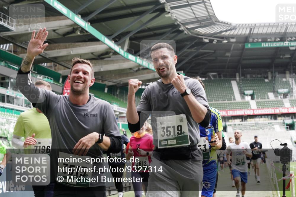 05.10.2025 - 20. swb-Marathon Bremen Michael Burmester http://msf.ph/oto/9327314 05.10.2025 12:55:36 Laufen im Stadion 78, 124, 240, 663, 760, 984, 1261, 1326, 1490, 1531, 1737, 1774, 1825, 1910, 1931, 2022, 2162, 2431, 2459, 2490, 2494, 2605, 2642, 2716, 2884, 2942, 3074, 3489, 3515, 3519, 3612, 3749, 3838, 3944, 4079, 4116, 4149, 4195, 4212, 4288, 4432, 4456, 4672, 4771, 4796, 4823, 4853, 4919, 5034, 5093, 5152, 5177, 5289, 5484, 5554, 5615, 5691, 5719, 5833, 5907, 6048, 6106, 6184, 6276, 6515, 6527, 6570, 6615, 6649, 6744, 6820, 6937, 8060, 82, 104, 169 meine-sportfotos.de