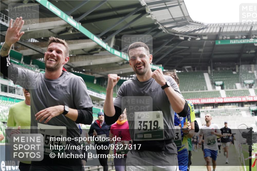 05.10.2025 - 20. swb-Marathon Bremen Michael Burmester http://msf.ph/oto/9327317 05.10.2025 12:55:36 Laufen im Stadion 78, 124, 240, 663, 760, 984, 1261, 1326, 1490, 1531, 1737, 1774, 1825, 1910, 1931, 2022, 2162, 2431, 2459, 2490, 2494, 2605, 2642, 2716, 2884, 2942, 3074, 3489, 3515, 3519, 3612, 3749, 3838, 3944, 4079, 4116, 4149, 4195, 4212, 4288, 4432, 4456, 4672, 4771, 4796, 4823, 4853, 4919, 5034, 5093, 5152, 5177, 5289, 5484, 5554, 5615, 5691, 5719, 5833, 5907, 6048, 6106, 6184, 6276, 6515, 6527, 6570, 6615, 6649, 6744, 6820, 6937, 8060, 82, 104, 169 meine-sportfotos.de
