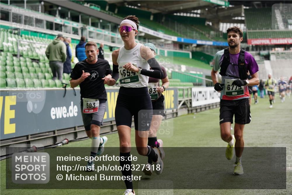 05.10.2025 - 20. swb-Marathon Bremen Michael Burmester http://msf.ph/oto/9327318 05.10.2025 12:51:10 Laufen im Stadion 122, 334, 503, 601, 688, 745, 750, 1033, 1037, 1044, 1064, 1166, 1314, 1450, 1499, 1577, 1689, 1701, 1909, 1911, 2059, 2279, 2350, 2381, 2493, 2526, 3267, 3291, 3419, 3608, 3661, 4032, 4104, 4260, 4366, 4654, 4687, 4962, 5418, 5551, 5817, 5838, 6066, 6210, 6252, 6401, 6477, 6681, 6775, 7493, 7723, 8066, 8083, 8682, 8780, 8995, 679, 736, 906, 1025, 1359, 2721, 3228, 4318, 4938, 5184, 5389, 5564, 5873, 6216, 6717, 7826, 7963, 8907 meine-sportfotos.de