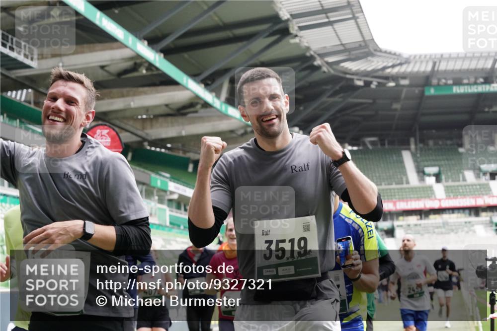 05.10.2025 - 20. swb-Marathon Bremen Michael Burmester http://msf.ph/oto/9327321 05.10.2025 12:55:36 Laufen im Stadion 78, 124, 240, 663, 760, 984, 1261, 1326, 1490, 1531, 1737, 1774, 1825, 1910, 1931, 2022, 2162, 2431, 2459, 2490, 2494, 2605, 2642, 2716, 2884, 2942, 3074, 3489, 3515, 3519, 3612, 3749, 3838, 3944, 4079, 4116, 4149, 4195, 4212, 4288, 4432, 4456, 4672, 4771, 4796, 4823, 4853, 4919, 5034, 5093, 5152, 5177, 5289, 5484, 5554, 5615, 5691, 5719, 5833, 5907, 6048, 6106, 6184, 6276, 6515, 6527, 6570, 6615, 6649, 6744, 6820, 6937, 8060, 82, 104, 169 meine-sportfotos.de