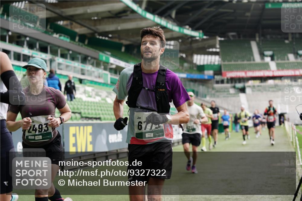 05.10.2025 - 20. swb-Marathon Bremen Michael Burmester http://msf.ph/oto/9327322 05.10.2025 12:51:11 Laufen im Stadion 122, 334, 503, 601, 688, 745, 750, 1033, 1037, 1044, 1064, 1166, 1314, 1450, 1499, 1577, 1689, 1701, 1909, 1911, 2059, 2279, 2350, 2381, 2493, 2526, 3267, 3291, 3419, 3608, 3661, 4032, 4104, 4260, 4366, 4654, 4687, 4962, 5418, 5551, 5817, 5838, 6066, 6210, 6252, 6401, 6477, 6681, 6775, 7493, 7723, 8066, 8083, 8682, 8780, 8995, 679, 736, 906, 1025, 1359, 2381, 2721, 3228, 4938, 5184, 5389, 5418, 5564, 5873, 6717, 7826, 7963, 8907 meine-sportfotos.de