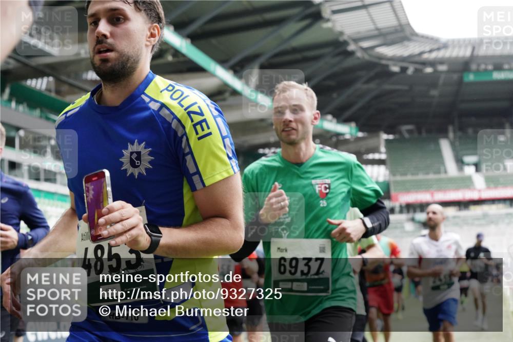 05.10.2025 - 20. swb-Marathon Bremen Michael Burmester http://msf.ph/oto/9327325 05.10.2025 12:55:37 Laufen im Stadion 78, 124, 240, 663, 760, 984, 1261, 1326, 1490, 1531, 1737, 1774, 1825, 1910, 1931, 2022, 2162, 2431, 2459, 2490, 2494, 2605, 2642, 2716, 2884, 2942, 3074, 3489, 3515, 3519, 3612, 3749, 3838, 3944, 4079, 4116, 4149, 4195, 4212, 4288, 4432, 4456, 4771, 4796, 4823, 4853, 4919, 5034, 5093, 5152, 5177, 5289, 5484, 5554, 5615, 5691, 5719, 5833, 5907, 6048, 6106, 6184, 6276, 6515, 6527, 6570, 6615, 6649, 6744, 6820, 6937, 8060, 8144, 82, 104, 124, 169 meine-sportfotos.de
