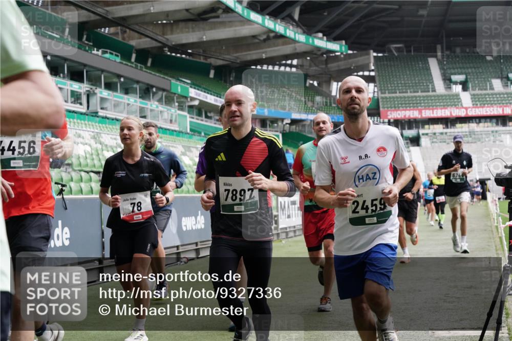 05.10.2025 - 20. swb-Marathon Bremen Michael Burmester http://msf.ph/oto/9327336 05.10.2025 12:55:38 Laufen im Stadion 78, 240, 663, 760, 984, 1261, 1326, 1490, 1531, 1737, 1774, 1825, 1910, 1931, 2022, 2162, 2431, 2459, 2490, 2494, 2605, 2642, 2716, 2884, 2942, 3074, 3489, 3515, 3519, 3612, 3749, 3838, 3944, 4079, 4116, 4149, 4195, 4212, 4288, 4432, 4456, 4771, 4796, 4823, 4853, 4919, 5034, 5093, 5152, 5177, 5289, 5484, 5554, 5615, 5691, 5719, 5833, 5907, 6048, 6106, 6184, 6276, 6515, 6527, 6570, 6615, 6649, 6744, 6820, 6937, 8060, 8144, 82, 104, 124, 169 meine-sportfotos.de