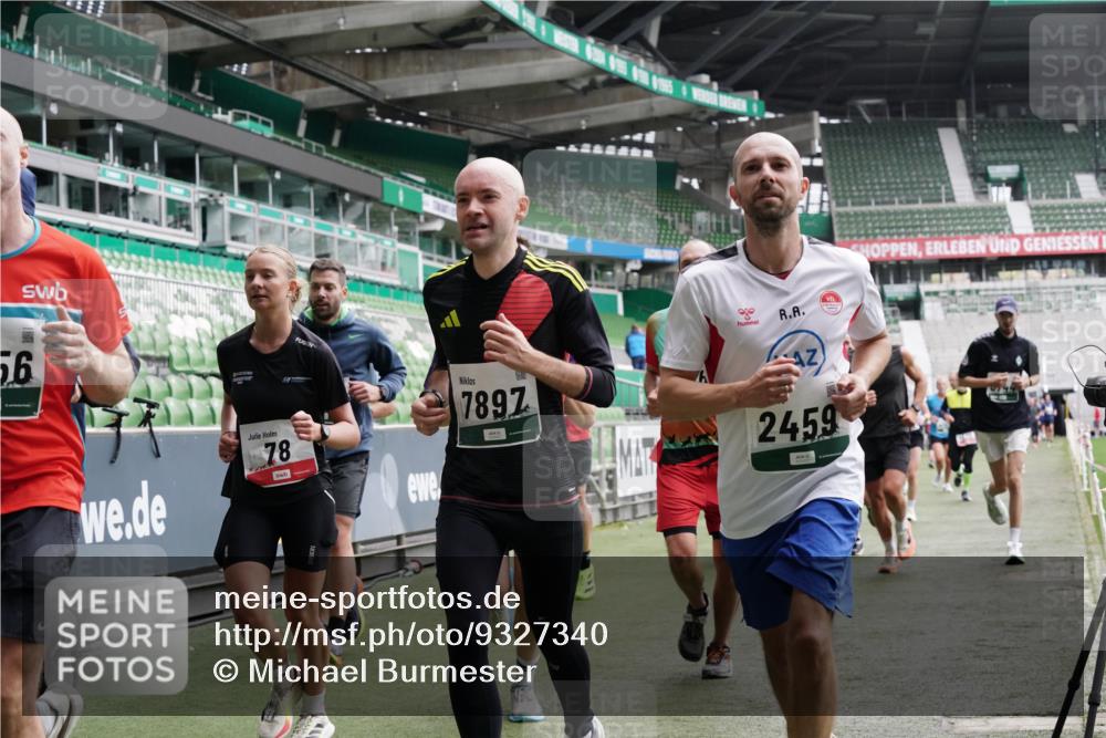 05.10.2025 - 20. swb-Marathon Bremen Michael Burmester http://msf.ph/oto/9327340 05.10.2025 12:55:38 Laufen im Stadion 78, 240, 663, 760, 984, 1261, 1326, 1490, 1531, 1737, 1774, 1825, 1910, 1931, 2022, 2162, 2431, 2459, 2490, 2494, 2605, 2642, 2716, 2884, 2942, 3074, 3489, 3515, 3519, 3612, 3749, 3838, 3944, 4079, 4116, 4149, 4195, 4212, 4288, 4432, 4456, 4771, 4796, 4823, 4853, 4919, 5034, 5093, 5152, 5177, 5289, 5484, 5554, 5615, 5691, 5719, 5833, 5907, 6048, 6106, 6184, 6276, 6515, 6527, 6570, 6615, 6649, 6744, 6820, 6937, 8060, 8144, 82, 104, 124, 169 meine-sportfotos.de