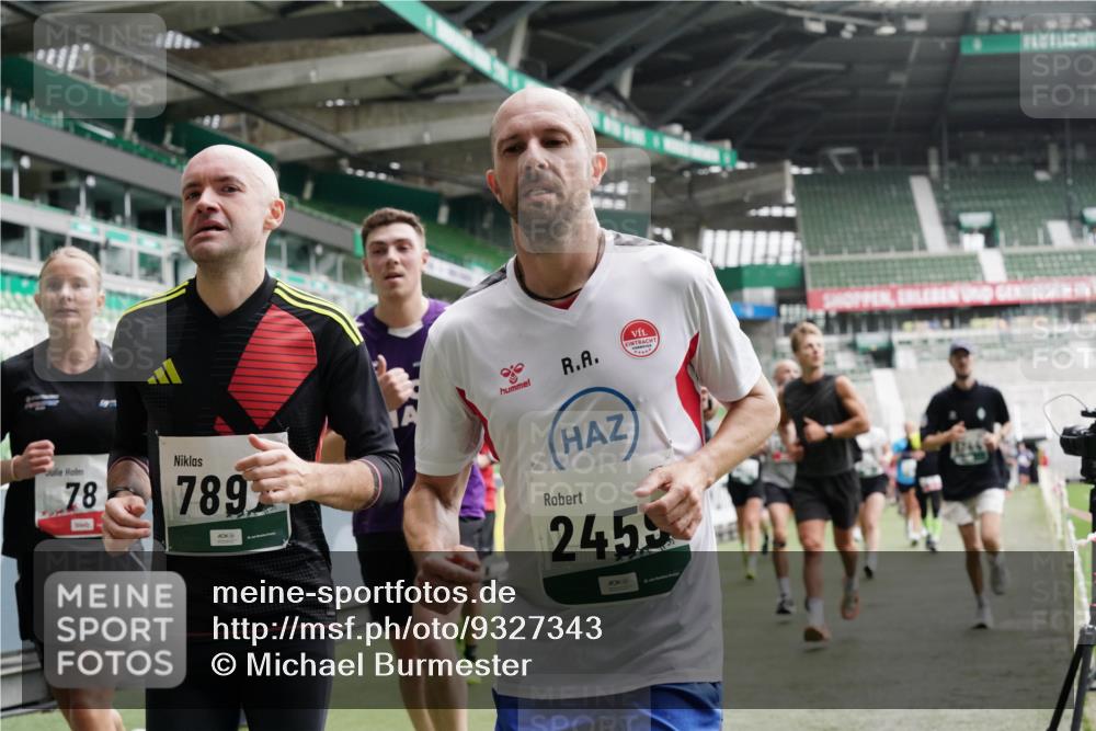 05.10.2025 - 20. swb-Marathon Bremen Michael Burmester http://msf.ph/oto/9327343 05.10.2025 12:55:39 Laufen im Stadion 78, 240, 663, 760, 984, 1261, 1326, 1490, 1531, 1737, 1774, 1825, 1910, 1931, 2022, 2162, 2431, 2459, 2490, 2494, 2605, 2642, 2716, 2884, 2942, 3074, 3489, 3515, 3519, 3612, 3749, 3838, 3944, 4079, 4116, 4149, 4195, 4212, 4288, 4432, 4456, 4771, 4796, 4823, 4853, 4919, 5034, 5093, 5152, 5177, 5289, 5484, 5554, 5615, 5691, 5719, 5833, 5907, 6048, 6106, 6184, 6276, 6515, 6527, 6570, 6615, 6649, 6744, 6820, 6937, 8060, 8144, 82, 104, 124, 169 meine-sportfotos.de