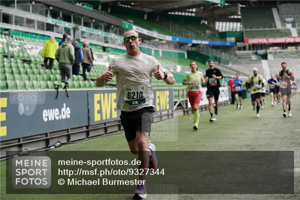 05.10.2025 - 20. swb-Marathon Bremen Michael Burmester http://msf.ph/oto/9327344 05.10.2025 12:51:13 Laufen im Stadion 122, 334, 503, 601, 688, 745, 750, 1033, 1037, 1064, 1166, 1314, 1450, 1499, 1577, 1689, 1701, 1909, 1911, 2059, 2279, 2350, 2493, 2526, 3267, 3419, 3608, 3661, 4032, 4104, 4260, 4366, 4654, 4687, 4962, 5551, 5817, 5838, 5910, 6066, 6210, 6252, 6401, 6477, 6681, 6775, 7713, 7723, 8066, 8083, 8682, 8780, 8995, 679, 736, 906, 1025, 1044, 1359, 2381, 2721, 3228, 3291, 4366, 4938, 5184, 5389, 5418, 5564, 5873, 6717, 7493, 7826, 7963, 8907 meine-sportfotos.de