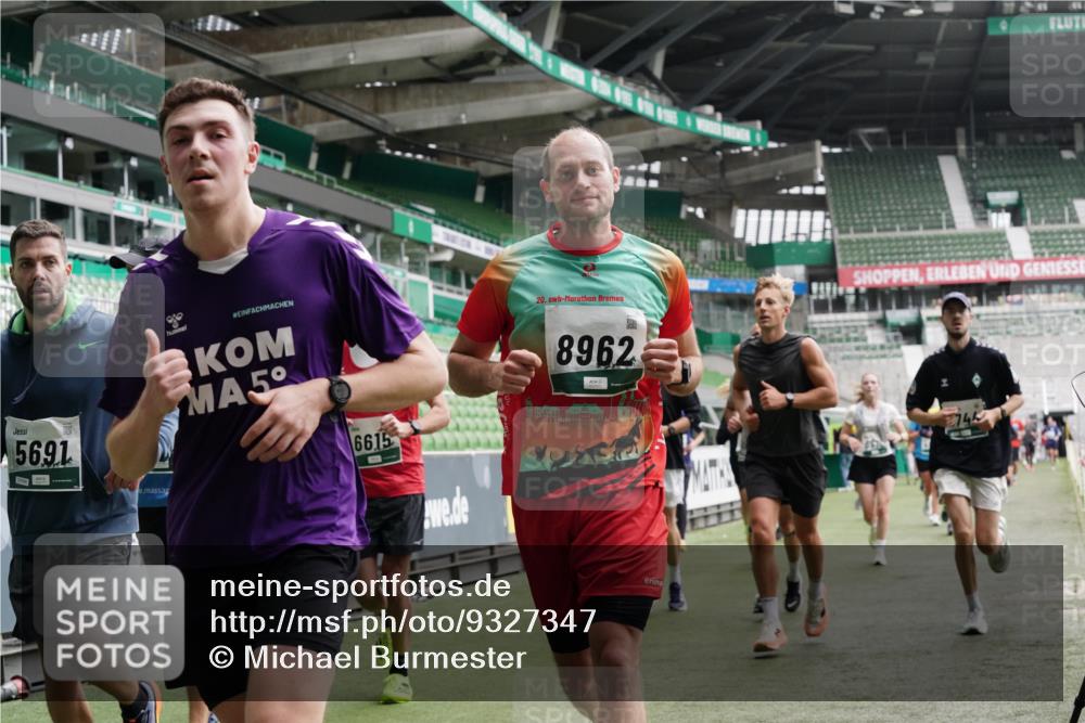 05.10.2025 - 20. swb-Marathon Bremen Michael Burmester http://msf.ph/oto/9327347 05.10.2025 12:55:40 Laufen im Stadion 78, 240, 663, 760, 984, 1261, 1326, 1490, 1531, 1737, 1774, 1825, 1910, 1931, 2022, 2162, 2431, 2459, 2490, 2494, 2605, 2642, 2716, 2884, 2942, 3074, 3489, 3515, 3519, 3612, 3749, 3838, 3944, 4079, 4116, 4149, 4195, 4212, 4288, 4432, 4456, 4771, 4796, 4823, 4853, 4919, 5034, 5093, 5152, 5177, 5289, 5370, 5484, 5554, 5615, 5691, 5719, 5833, 5907, 6048, 6106, 6184, 6276, 6515, 6527, 6570, 6615, 6649, 6744, 6820, 6937, 8060, 8144, 82, 104, 124, 169 meine-sportfotos.de