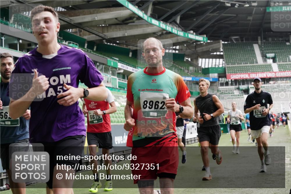 05.10.2025 - 20. swb-Marathon Bremen Michael Burmester http://msf.ph/oto/9327351 05.10.2025 12:55:40 Laufen im Stadion 78, 240, 663, 760, 984, 1261, 1326, 1490, 1531, 1737, 1774, 1825, 1910, 1931, 2022, 2162, 2431, 2459, 2490, 2494, 2605, 2642, 2716, 2884, 2942, 3074, 3489, 3515, 3519, 3612, 3749, 3838, 3944, 4079, 4116, 4149, 4195, 4212, 4288, 4432, 4456, 4771, 4796, 4823, 4853, 4919, 5034, 5093, 5152, 5177, 5289, 5370, 5484, 5554, 5615, 5691, 5719, 5833, 5907, 6048, 6106, 6184, 6276, 6515, 6527, 6570, 6615, 6649, 6744, 6820, 6937, 8060, 8144, 82, 104, 124, 169 meine-sportfotos.de