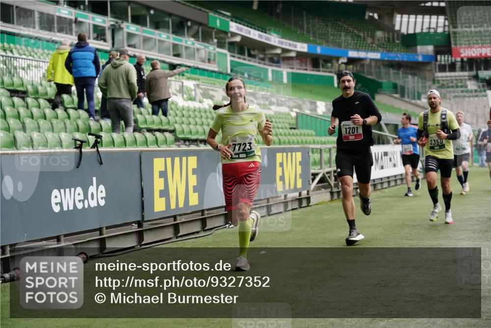 05.10.2025 - 20. swb-Marathon Bremen Michael Burmester http://msf.ph/oto/9327352 05.10.2025 12:51:14 Laufen im Stadion 122, 334, 503, 601, 688, 745, 750, 1033, 1037, 1064, 1166, 1314, 1450, 1499, 1577, 1689, 1701, 1748, 1909, 1911, 2059, 2279, 2350, 2493, 2526, 3267, 3419, 3608, 3661, 4032, 4104, 4260, 4654, 4687, 4962, 5551, 5817, 5838, 5910, 6066, 6210, 6252, 6401, 6477, 6681, 6775, 7713, 7723, 8066, 8083, 8682, 8780, 8995, 679, 736, 906, 1025, 1033, 1044, 1359, 2381, 2721, 3228, 3291, 4366, 4938, 5184, 5389, 5418, 5564, 5873, 6681, 6717, 7493, 7826, 7963, 8907 meine-sportfotos.de