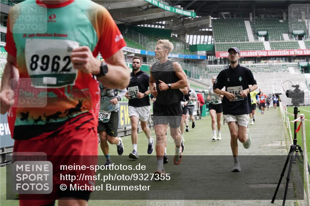05.10.2025 - 20. swb-Marathon Bremen Michael Burmester http://msf.ph/oto/9327355 05.10.2025 12:55:41 Laufen im Stadion 78, 240, 663, 760, 984, 1261, 1326, 1490, 1531, 1737, 1774, 1825, 1910, 1931, 2022, 2162, 2459, 2490, 2494, 2605, 2642, 2716, 2884, 2942, 3074, 3489, 3515, 3519, 3612, 3749, 3838, 3944, 4079, 4116, 4149, 4195, 4212, 4288, 4432, 4456, 4771, 4796, 4823, 4853, 4919, 5034, 5093, 5152, 5177, 5289, 5370, 5484, 5490, 5554, 5615, 5691, 5719, 5833, 5907, 6048, 6106, 6276, 6441, 6515, 6527, 6570, 6615, 6649, 6744, 6820, 6937, 8060, 8144, 82, 104, 124, 169 meine-sportfotos.de