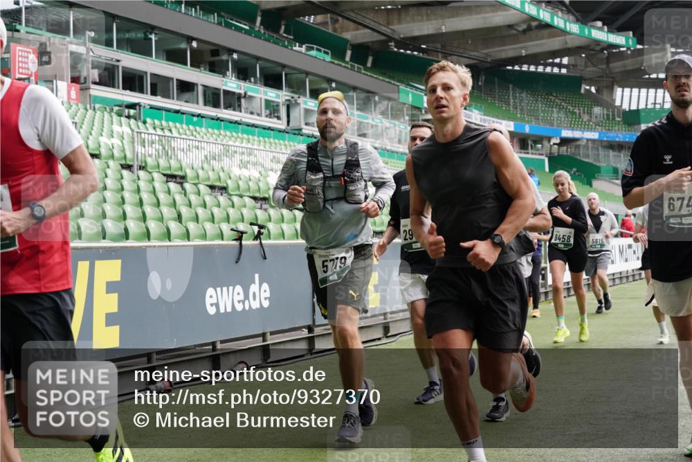 05.10.2025 - 20. swb-Marathon Bremen Michael Burmester http://msf.ph/oto/9327370 05.10.2025 12:55:41 Laufen im Stadion 78, 240, 663, 760, 984, 1261, 1326, 1490, 1531, 1737, 1774, 1825, 1910, 1931, 2022, 2162, 2459, 2490, 2494, 2605, 2642, 2716, 2884, 2942, 3074, 3489, 3515, 3519, 3612, 3749, 3838, 3944, 4079, 4116, 4149, 4195, 4212, 4288, 4432, 4456, 4771, 4796, 4823, 4853, 4919, 5034, 5093, 5152, 5177, 5289, 5370, 5484, 5490, 5554, 5615, 5691, 5719, 5833, 5907, 6048, 6106, 6276, 6441, 6515, 6527, 6570, 6615, 6649, 6744, 6820, 6937, 8060, 8144, 82, 104, 124, 169 meine-sportfotos.de