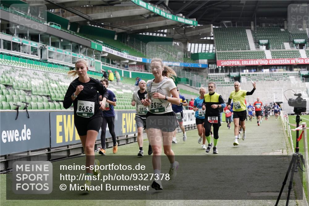 05.10.2025 - 20. swb-Marathon Bremen Michael Burmester http://msf.ph/oto/9327378 05.10.2025 12:55:43 Laufen im Stadion 78, 240, 663, 760, 984, 1261, 1326, 1490, 1531, 1737, 1774, 1825, 1910, 1931, 2022, 2162, 2459, 2490, 2605, 2642, 2716, 2884, 2942, 3074, 3489, 3515, 3519, 3612, 3749, 3838, 3944, 4079, 4116, 4149, 4195, 4212, 4288, 4432, 4456, 4771, 4796, 4823, 4853, 5034, 5093, 5152, 5177, 5289, 5370, 5484, 5490, 5554, 5615, 5691, 5719, 5833, 5907, 6048, 6106, 6276, 6441, 6515, 6527, 6570, 6615, 6649, 6744, 6797, 6820, 6937, 8060, 8144, 82, 104, 124, 169 meine-sportfotos.de