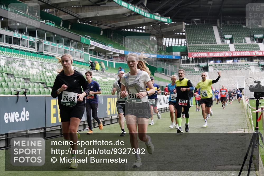 05.10.2025 - 20. swb-Marathon Bremen Michael Burmester http://msf.ph/oto/9327382 05.10.2025 12:55:43 Laufen im Stadion 78, 240, 663, 760, 984, 1261, 1326, 1490, 1531, 1737, 1774, 1825, 1910, 1931, 2022, 2162, 2459, 2490, 2605, 2642, 2716, 2884, 2942, 3074, 3489, 3515, 3519, 3612, 3749, 3838, 3944, 4079, 4116, 4149, 4195, 4212, 4288, 4432, 4456, 4771, 4796, 4823, 4853, 5034, 5093, 5152, 5177, 5289, 5370, 5484, 5490, 5554, 5615, 5691, 5719, 5833, 5907, 6048, 6106, 6276, 6441, 6515, 6527, 6570, 6615, 6649, 6744, 6797, 6820, 6937, 8060, 8144, 82, 104, 124, 169 meine-sportfotos.de