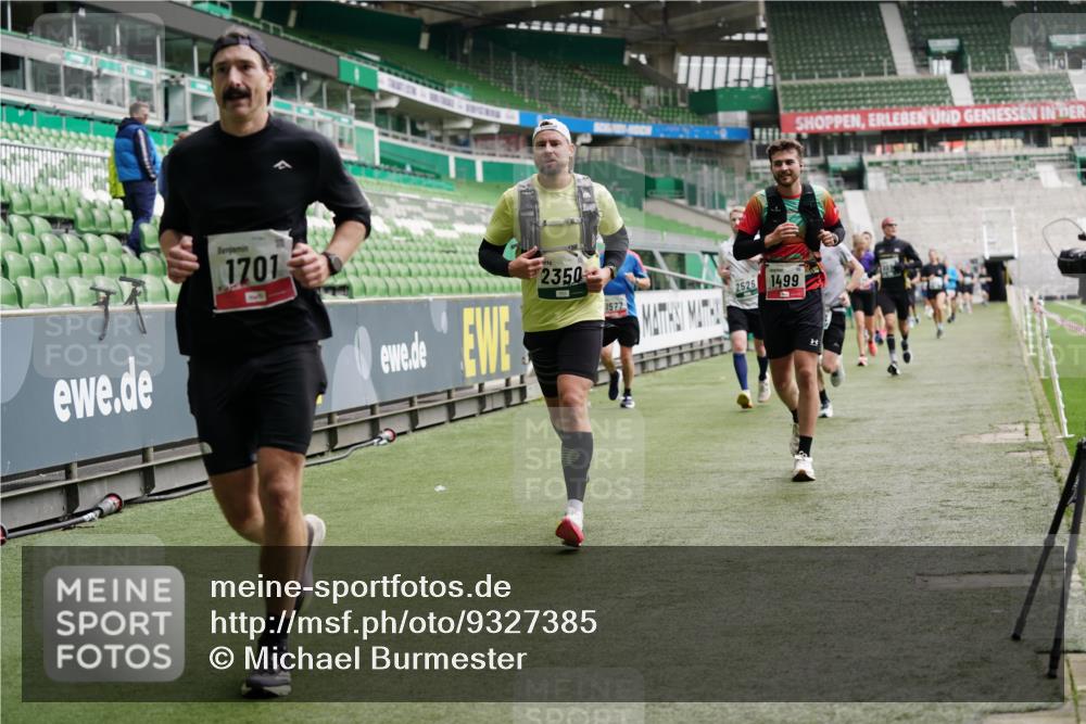 05.10.2025 - 20. swb-Marathon Bremen Michael Burmester http://msf.ph/oto/9327385 05.10.2025 12:51:16 Laufen im Stadion 122, 334, 503, 601, 688, 745, 750, 1037, 1064, 1166, 1314, 1450, 1499, 1577, 1689, 1701, 1748, 1909, 1911, 2059, 2279, 2283, 2350, 2447, 2493, 2526, 3267, 3419, 3608, 3661, 4032, 4104, 4260, 4654, 4687, 4962, 5551, 5817, 5838, 5910, 6066, 6210, 6252, 6401, 6477, 6775, 7713, 7723, 8066, 8083, 8682, 8780, 8995, 679, 736, 906, 1025, 1033, 1044, 1359, 2381, 3228, 3291, 4366, 4938, 5184, 5389, 5418, 5564, 5873, 6681, 6717, 7493, 7826 meine-sportfotos.de