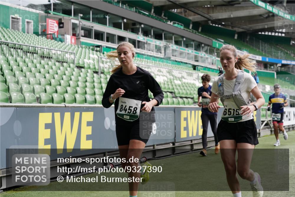 05.10.2025 - 20. swb-Marathon Bremen Michael Burmester http://msf.ph/oto/9327390 05.10.2025 12:55:44 Laufen im Stadion 78, 240, 663, 760, 984, 1261, 1326, 1490, 1531, 1737, 1774, 1825, 1910, 1931, 2022, 2162, 2459, 2490, 2605, 2642, 2716, 2884, 2942, 3074, 3489, 3515, 3519, 3612, 3749, 3838, 3944, 4079, 4116, 4149, 4195, 4212, 4288, 4432, 4456, 4771, 4796, 4823, 4853, 5034, 5093, 5152, 5177, 5289, 5370, 5484, 5490, 5554, 5615, 5691, 5719, 5833, 5907, 6048, 6106, 6276, 6441, 6515, 6527, 6570, 6615, 6649, 6744, 6797, 6820, 6937, 8060, 8144, 8222, 82, 104, 124, 169 meine-sportfotos.de