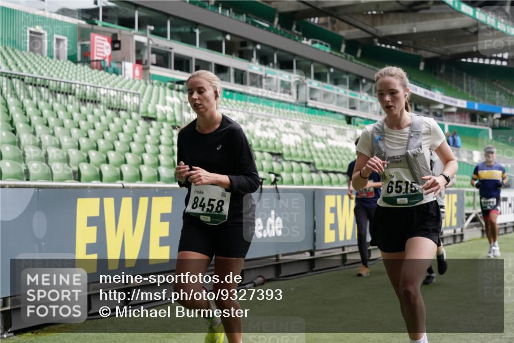 05.10.2025 - 20. swb-Marathon Bremen Michael Burmester http://msf.ph/oto/9327393 05.10.2025 12:55:44 Laufen im Stadion 78, 240, 663, 760, 984, 1261, 1326, 1490, 1531, 1737, 1774, 1825, 1910, 1931, 2022, 2162, 2459, 2490, 2605, 2642, 2716, 2884, 2942, 3074, 3489, 3515, 3519, 3612, 3749, 3838, 3944, 4079, 4116, 4149, 4195, 4212, 4288, 4432, 4456, 4771, 4796, 4823, 4853, 5034, 5093, 5152, 5177, 5289, 5370, 5484, 5490, 5554, 5615, 5691, 5719, 5833, 5907, 6048, 6106, 6276, 6441, 6515, 6527, 6570, 6615, 6649, 6744, 6797, 6820, 6937, 8060, 8144, 8222, 82, 104, 124, 169 meine-sportfotos.de