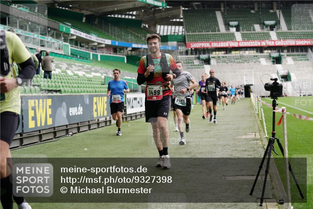 05.10.2025 - 20. swb-Marathon Bremen Michael Burmester http://msf.ph/oto/9327398 05.10.2025 12:51:17 Laufen im Stadion 122, 334, 503, 601, 688, 745, 750, 1037, 1064, 1166, 1314, 1450, 1499, 1577, 1689, 1701, 1748, 1909, 1911, 2059, 2279, 2283, 2350, 2447, 2493, 2526, 3267, 3419, 3608, 3661, 4032, 4104, 4260, 4654, 4687, 4962, 5551, 5817, 5838, 5910, 6066, 6210, 6252, 6401, 6477, 6775, 7713, 7723, 8066, 8083, 8682, 8740, 8780, 8995, 679, 736, 906, 1025, 1033, 1044, 1359, 2381, 3228, 3291, 4366, 4938, 5184, 5389, 5418, 5564, 5873, 6681, 6717, 7493, 7826 meine-sportfotos.de
