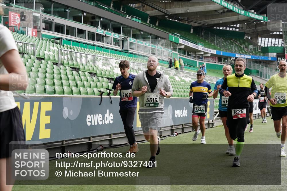 05.10.2025 - 20. swb-Marathon Bremen Michael Burmester http://msf.ph/oto/9327401 05.10.2025 12:55:45 Laufen im Stadion 78, 240, 663, 760, 984, 1261, 1326, 1490, 1531, 1737, 1774, 1825, 1910, 1931, 2022, 2162, 2459, 2490, 2605, 2642, 2716, 2884, 2942, 3074, 3161, 3489, 3515, 3519, 3612, 3749, 3838, 3944, 4079, 4116, 4149, 4195, 4212, 4288, 4432, 4456, 4771, 4796, 4823, 4853, 5034, 5093, 5152, 5177, 5289, 5370, 5484, 5490, 5554, 5615, 5691, 5719, 5833, 5907, 6048, 6106, 6276, 6441, 6515, 6527, 6570, 6615, 6649, 6744, 6797, 6820, 6937, 8060, 8144, 8222, 82, 104, 124, 169 meine-sportfotos.de