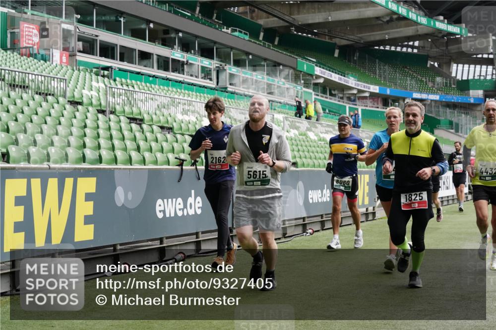 05.10.2025 - 20. swb-Marathon Bremen Michael Burmester http://msf.ph/oto/9327405 05.10.2025 12:55:45 Laufen im Stadion 78, 240, 663, 760, 984, 1261, 1326, 1490, 1531, 1737, 1774, 1825, 1910, 1931, 2022, 2162, 2459, 2490, 2605, 2642, 2716, 2884, 2942, 3074, 3161, 3489, 3515, 3519, 3612, 3749, 3838, 3944, 4079, 4116, 4149, 4195, 4212, 4288, 4432, 4456, 4771, 4796, 4823, 4853, 5034, 5093, 5152, 5177, 5289, 5370, 5484, 5490, 5554, 5615, 5691, 5719, 5833, 5907, 6048, 6106, 6276, 6441, 6515, 6527, 6570, 6615, 6649, 6744, 6797, 6820, 6937, 8060, 8144, 8222, 82, 104, 124, 169 meine-sportfotos.de