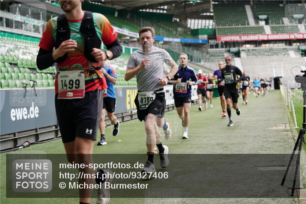 05.10.2025 - 20. swb-Marathon Bremen Michael Burmester http://msf.ph/oto/9327406 05.10.2025 12:51:19 Laufen im Stadion 122, 334, 503, 601, 688, 745, 750, 1037, 1064, 1120, 1166, 1314, 1450, 1499, 1577, 1689, 1701, 1748, 1909, 1911, 2059, 2279, 2283, 2350, 2447, 2493, 2526, 3267, 3419, 3608, 3661, 4032, 4104, 4260, 4654, 4687, 4962, 5551, 5817, 5838, 5910, 6066, 6210, 6252, 6401, 6477, 6775, 7713, 7723, 8066, 8083, 8682, 8740, 8780, 8995, 736, 1025, 1033, 1044, 1359, 2381, 3228, 3291, 4366, 5184, 5418, 5564, 6681, 6717, 7493 meine-sportfotos.de