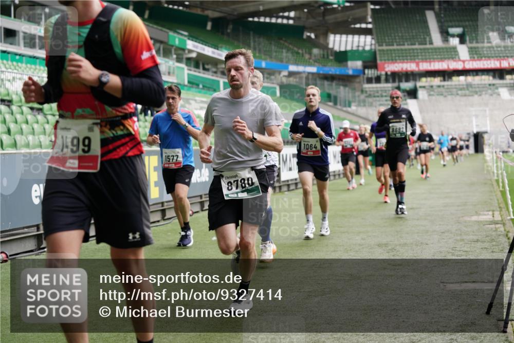 05.10.2025 - 20. swb-Marathon Bremen Michael Burmester http://msf.ph/oto/9327414 05.10.2025 12:51:19 Laufen im Stadion 122, 334, 503, 601, 688, 745, 750, 1037, 1064, 1120, 1166, 1314, 1450, 1499, 1577, 1689, 1701, 1748, 1909, 1911, 2059, 2279, 2283, 2350, 2447, 2493, 2526, 3267, 3419, 3608, 3661, 4032, 4104, 4260, 4654, 4687, 4962, 5551, 5817, 5838, 5910, 6066, 6210, 6252, 6401, 6477, 6775, 7713, 7723, 8066, 8083, 8682, 8740, 8780, 8995, 736, 1025, 1033, 1044, 1359, 2381, 3228, 3291, 4366, 5184, 5418, 5564, 6681, 6717, 7493 meine-sportfotos.de