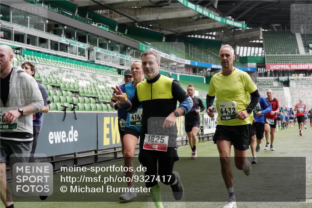 05.10.2025 - 20. swb-Marathon Bremen Michael Burmester http://msf.ph/oto/9327417 05.10.2025 12:55:46 Laufen im Stadion 78, 240, 325, 663, 760, 984, 1261, 1326, 1490, 1531, 1737, 1774, 1825, 1910, 1931, 2022, 2162, 2459, 2490, 2605, 2716, 2884, 2942, 3074, 3161, 3489, 3515, 3519, 3612, 3749, 3838, 3944, 4052, 4079, 4116, 4149, 4195, 4212, 4288, 4432, 4456, 4771, 4796, 4823, 4853, 5034, 5093, 5152, 5177, 5289, 5370, 5484, 5490, 5554, 5615, 5691, 5719, 5833, 5907, 6048, 6106, 6276, 6441, 6515, 6527, 6570, 6615, 6649, 6744, 6797, 6820, 6937, 8060, 8144, 8222, 82, 104, 124, 169 meine-sportfotos.de