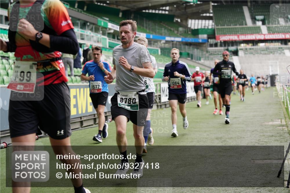 05.10.2025 - 20. swb-Marathon Bremen Michael Burmester http://msf.ph/oto/9327418 05.10.2025 12:51:19 Laufen im Stadion 122, 334, 503, 601, 688, 745, 750, 1037, 1064, 1120, 1166, 1314, 1450, 1499, 1577, 1689, 1701, 1748, 1909, 1911, 2059, 2279, 2283, 2350, 2447, 2493, 2526, 3267, 3419, 3608, 3661, 4032, 4104, 4260, 4654, 4687, 4962, 5551, 5817, 5838, 5910, 6066, 6210, 6252, 6401, 6477, 6775, 7713, 7723, 8066, 8083, 8682, 8740, 8780, 8995, 736, 1025, 1033, 1044, 1359, 2381, 3228, 3291, 4366, 5184, 5418, 5564, 6681, 6717, 7493 meine-sportfotos.de