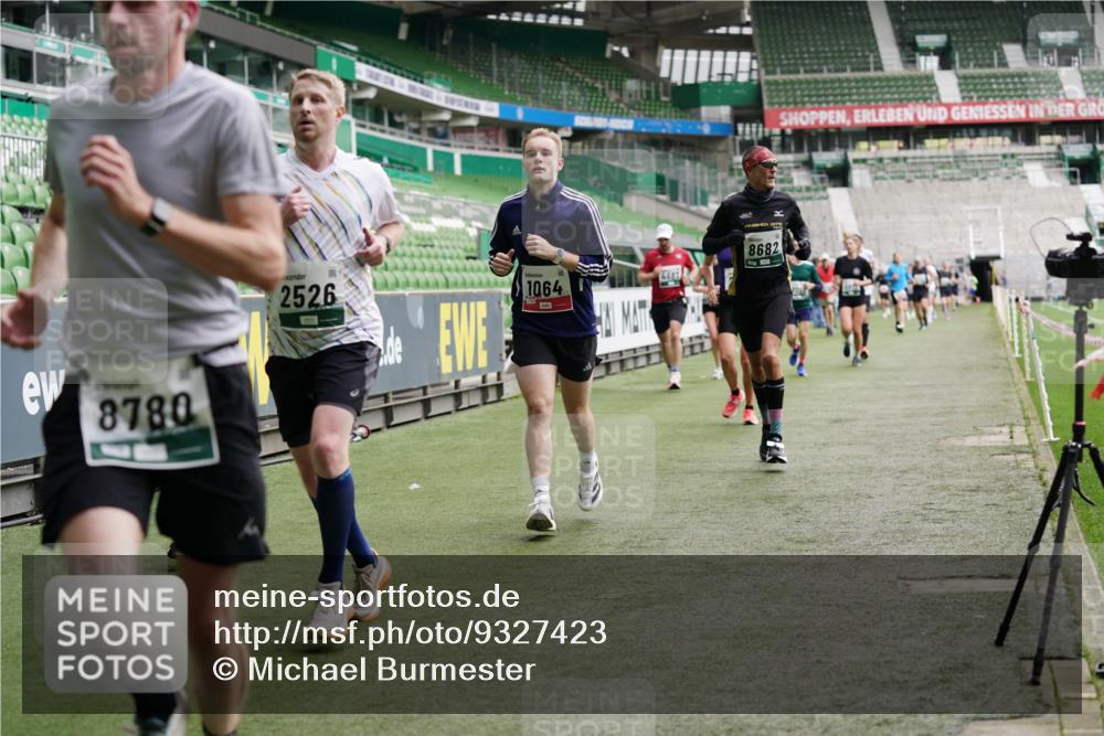 05.10.2025 - 20. swb-Marathon Bremen Michael Burmester http://msf.ph/oto/9327423 05.10.2025 12:51:20 Laufen im Stadion 122, 334, 503, 601, 688, 745, 750, 1037, 1064, 1120, 1166, 1314, 1450, 1499, 1577, 1689, 1701, 1748, 1909, 1911, 2059, 2279, 2283, 2350, 2447, 2493, 2526, 3267, 3419, 3608, 3661, 4032, 4104, 4260, 4654, 4687, 4962, 5551, 5817, 5838, 5910, 6066, 6210, 6252, 6401, 6477, 6775, 7713, 7723, 8066, 8083, 8682, 8740, 8780, 8995, 736, 745, 1025, 1033, 1044, 1166, 1359, 2381, 3228, 3291, 4366, 5184, 5418, 5564, 6681, 6717, 7493 meine-sportfotos.de