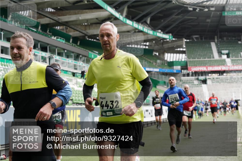 05.10.2025 - 20. swb-Marathon Bremen Michael Burmester http://msf.ph/oto/9327424 05.10.2025 12:55:47 Laufen im Stadion 78, 240, 325, 663, 760, 984, 1261, 1326, 1490, 1531, 1737, 1774, 1825, 1910, 1931, 2022, 2162, 2459, 2490, 2605, 2716, 2884, 2942, 3074, 3161, 3489, 3515, 3519, 3612, 3749, 3838, 3944, 4052, 4079, 4116, 4149, 4195, 4212, 4288, 4432, 4456, 4771, 4796, 4823, 4853, 5034, 5093, 5152, 5177, 5289, 5370, 5484, 5490, 5554, 5615, 5691, 5719, 5833, 5907, 6048, 6070, 6106, 6276, 6441, 6515, 6527, 6570, 6615, 6649, 6744, 6797, 6820, 6937, 8060, 8144, 8222, 82, 104, 124, 169 meine-sportfotos.de