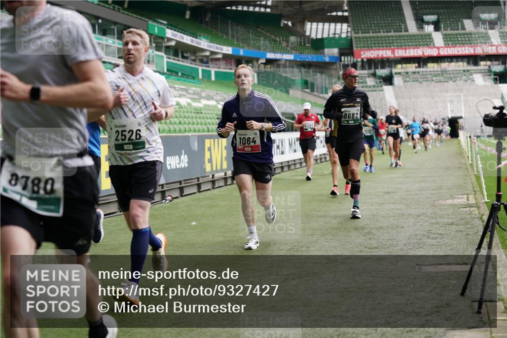 05.10.2025 - 20. swb-Marathon Bremen Michael Burmester http://msf.ph/oto/9327427 05.10.2025 12:51:20 Laufen im Stadion 122, 334, 503, 601, 688, 745, 750, 1037, 1064, 1120, 1166, 1314, 1450, 1499, 1577, 1689, 1701, 1748, 1909, 1911, 2059, 2279, 2283, 2350, 2447, 2493, 2526, 3267, 3419, 3608, 3661, 4032, 4104, 4260, 4654, 4687, 4962, 5551, 5817, 5838, 5910, 6066, 6210, 6252, 6401, 6477, 6775, 7713, 7723, 8066, 8083, 8682, 8740, 8780, 8995, 736, 745, 1025, 1033, 1044, 1166, 1359, 2381, 3228, 3291, 4366, 5184, 5418, 5564, 6681, 6717, 7493 meine-sportfotos.de