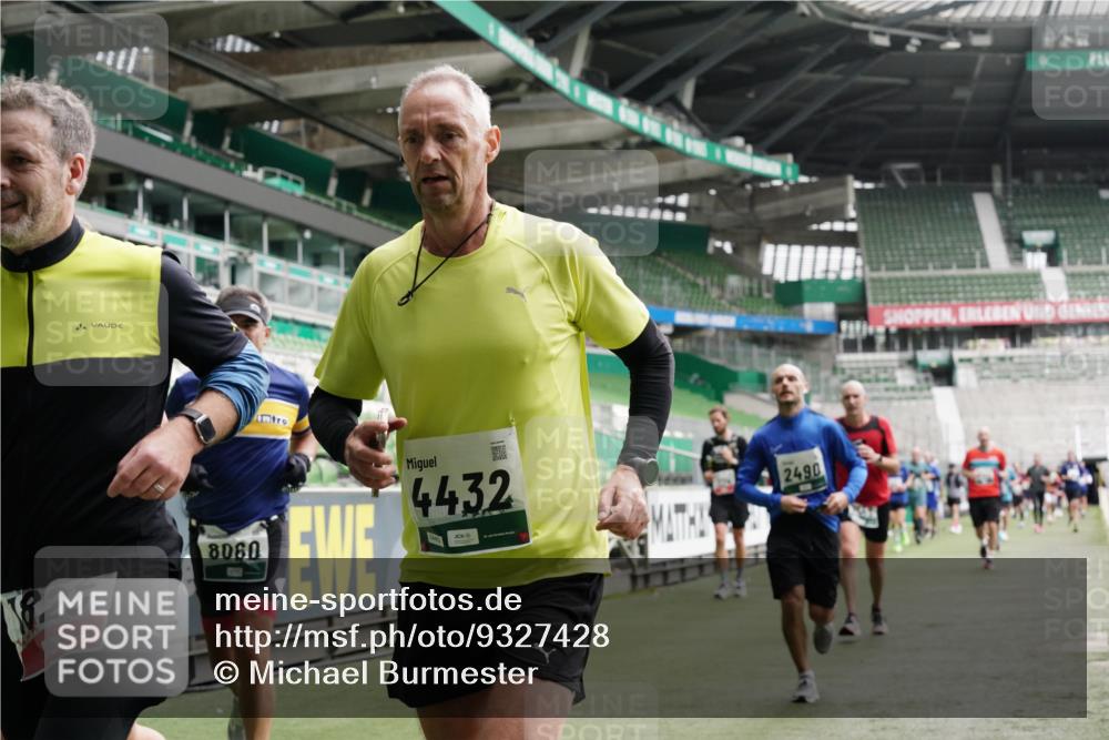 05.10.2025 - 20. swb-Marathon Bremen Michael Burmester http://msf.ph/oto/9327428 05.10.2025 12:55:47 Laufen im Stadion 78, 240, 325, 663, 760, 984, 1261, 1326, 1490, 1531, 1737, 1774, 1825, 1910, 1931, 2022, 2162, 2459, 2490, 2605, 2716, 2884, 2942, 3074, 3161, 3489, 3515, 3519, 3612, 3749, 3838, 3944, 4052, 4079, 4116, 4149, 4195, 4212, 4288, 4432, 4456, 4771, 4796, 4823, 4853, 5034, 5093, 5152, 5177, 5289, 5370, 5484, 5490, 5554, 5615, 5691, 5719, 5833, 5907, 6048, 6070, 6106, 6276, 6441, 6515, 6527, 6570, 6615, 6649, 6744, 6797, 6820, 6937, 8060, 8144, 8222, 82, 104, 124, 169 meine-sportfotos.de