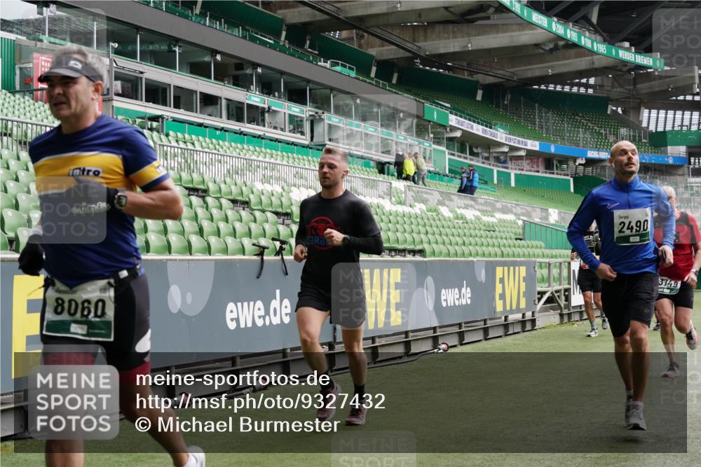 05.10.2025 - 20. swb-Marathon Bremen Michael Burmester http://msf.ph/oto/9327432 05.10.2025 12:55:48 Laufen im Stadion 78, 240, 325, 663, 760, 984, 989, 1261, 1326, 1490, 1531, 1737, 1774, 1825, 1910, 1931, 2022, 2134, 2162, 2459, 2490, 2605, 2716, 2884, 2942, 3074, 3161, 3489, 3515, 3519, 3612, 3749, 3838, 3944, 4052, 4079, 4116, 4149, 4195, 4212, 4288, 4432, 4456, 4771, 4796, 4823, 4853, 5034, 5093, 5152, 5177, 5289, 5370, 5484, 5490, 5554, 5615, 5691, 5719, 5833, 5907, 6048, 6070, 6106, 6276, 6441, 6515, 6527, 6570, 6615, 6649, 6744, 6797, 6820, 6937, 8060, 8144, 8222, 82, 104, 124, 169 meine-sportfotos.de
