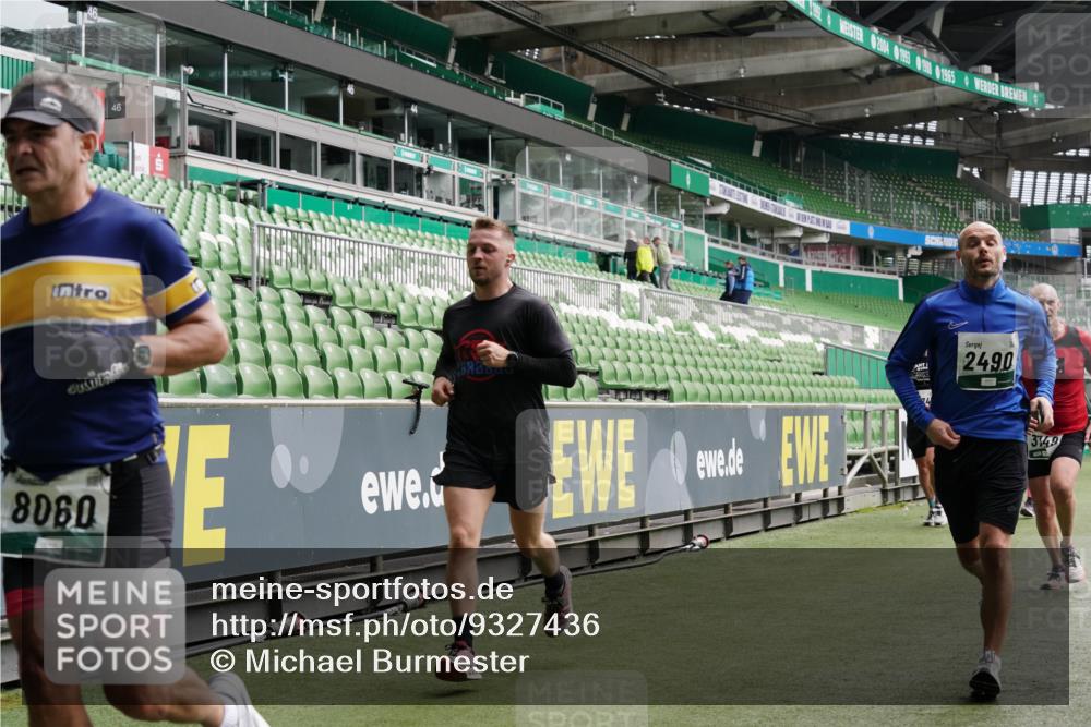 05.10.2025 - 20. swb-Marathon Bremen Michael Burmester http://msf.ph/oto/9327436 05.10.2025 12:55:48 Laufen im Stadion 78, 240, 325, 663, 760, 984, 989, 1261, 1326, 1490, 1531, 1737, 1774, 1825, 1910, 1931, 2022, 2134, 2162, 2459, 2490, 2605, 2716, 2884, 2942, 3074, 3161, 3489, 3515, 3519, 3612, 3749, 3838, 3944, 4052, 4079, 4116, 4149, 4195, 4212, 4288, 4432, 4456, 4771, 4796, 4823, 4853, 5034, 5093, 5152, 5177, 5289, 5370, 5484, 5490, 5554, 5615, 5691, 5719, 5833, 5907, 6048, 6070, 6106, 6276, 6441, 6515, 6527, 6570, 6615, 6649, 6744, 6797, 6820, 6937, 8060, 8144, 8222, 82, 104, 124, 169 meine-sportfotos.de