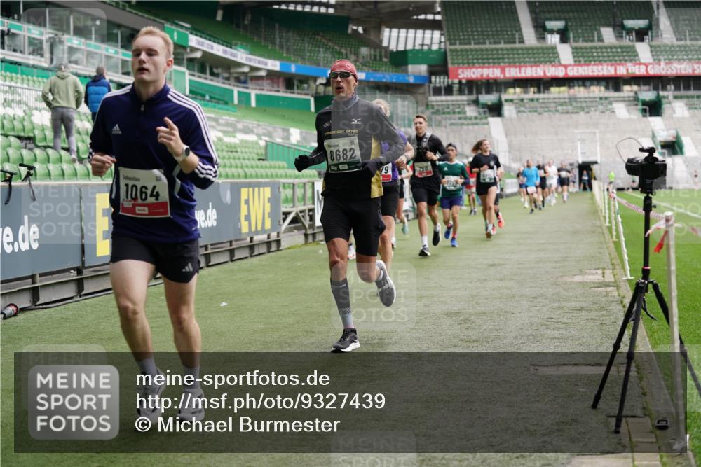 05.10.2025 - 20. swb-Marathon Bremen Michael Burmester http://msf.ph/oto/9327439 05.10.2025 12:51:21 Laufen im Stadion 122, 334, 503, 601, 688, 750, 914, 1037, 1064, 1120, 1314, 1450, 1499, 1577, 1689, 1701, 1748, 1909, 1911, 2059, 2279, 2283, 2350, 2447, 2493, 2526, 3267, 3419, 3608, 3661, 4032, 4104, 4260, 4654, 4687, 4962, 5551, 5817, 5838, 5910, 6066, 6210, 6252, 6401, 6477, 6775, 7713, 7723, 8066, 8083, 8682, 8740, 8780, 8995, 688, 736, 745, 1025, 1033, 1044, 1166, 1359, 2381, 3228, 3291, 4366, 5184, 5418, 5564, 6681, 7493 meine-sportfotos.de