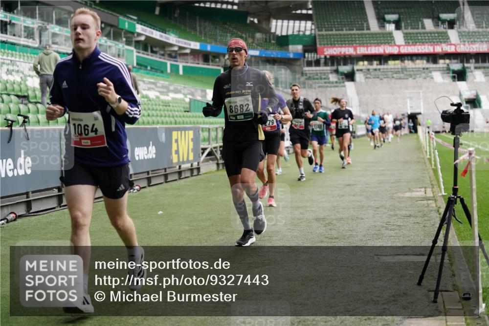 05.10.2025 - 20. swb-Marathon Bremen Michael Burmester http://msf.ph/oto/9327443 05.10.2025 12:51:21 Laufen im Stadion 122, 334, 503, 601, 688, 750, 914, 1037, 1064, 1120, 1314, 1450, 1499, 1577, 1689, 1701, 1748, 1909, 1911, 2059, 2279, 2283, 2350, 2447, 2493, 2526, 3267, 3419, 3608, 3661, 4032, 4104, 4260, 4654, 4687, 4962, 5551, 5817, 5838, 5910, 6066, 6210, 6252, 6401, 6477, 6775, 7713, 7723, 8066, 8083, 8682, 8740, 8780, 8995, 688, 736, 745, 1025, 1033, 1044, 1166, 1359, 2381, 3228, 3291, 4366, 5184, 5418, 5564, 6681, 7493 meine-sportfotos.de