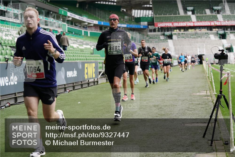 05.10.2025 - 20. swb-Marathon Bremen Michael Burmester http://msf.ph/oto/9327447 05.10.2025 12:51:21 Laufen im Stadion 122, 334, 503, 601, 688, 750, 914, 1037, 1064, 1120, 1314, 1450, 1499, 1577, 1689, 1701, 1748, 1909, 1911, 2059, 2279, 2283, 2350, 2447, 2493, 2526, 3267, 3419, 3608, 3661, 4032, 4104, 4260, 4654, 4687, 4962, 5551, 5817, 5838, 5910, 6066, 6210, 6252, 6401, 6477, 6775, 7713, 7723, 8066, 8083, 8682, 8740, 8780, 8995, 688, 736, 745, 1025, 1033, 1044, 1166, 1359, 2381, 3228, 3291, 4366, 5184, 5418, 5564, 6681, 7493 meine-sportfotos.de
