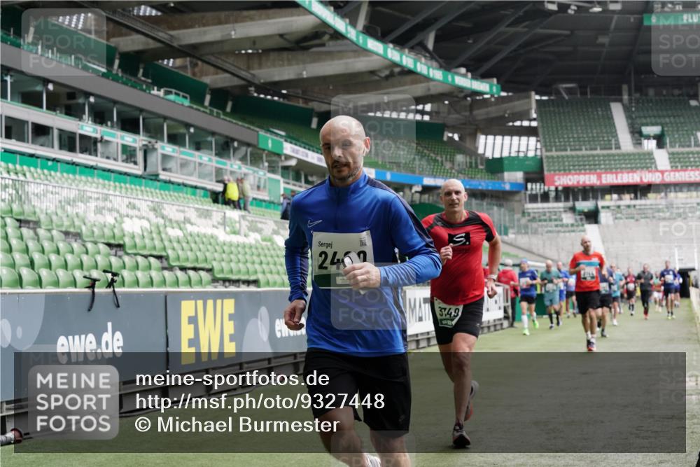 05.10.2025 - 20. swb-Marathon Bremen Michael Burmester http://msf.ph/oto/9327448 05.10.2025 12:55:49 Laufen im Stadion 78, 240, 325, 663, 760, 984, 989, 1261, 1326, 1490, 1531, 1737, 1774, 1825, 1910, 1931, 2022, 2134, 2162, 2459, 2490, 2605, 2716, 2884, 2942, 3074, 3161, 3489, 3515, 3519, 3612, 3749, 3838, 3944, 4052, 4079, 4116, 4149, 4195, 4212, 4288, 4432, 4456, 4771, 4796, 4823, 4853, 5034, 5093, 5152, 5177, 5289, 5370, 5484, 5490, 5554, 5615, 5691, 5719, 5833, 5907, 6048, 6070, 6106, 6276, 6441, 6515, 6527, 6570, 6615, 6649, 6744, 6797, 6820, 6937, 8060, 8144, 8222, 82, 124, 169 meine-sportfotos.de