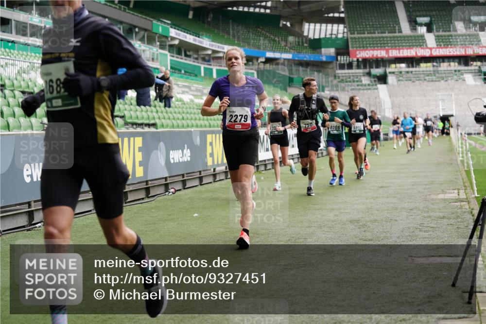 05.10.2025 - 20. swb-Marathon Bremen Michael Burmester http://msf.ph/oto/9327451 05.10.2025 12:51:22 Laufen im Stadion 122, 334, 503, 601, 750, 914, 1037, 1064, 1120, 1314, 1450, 1499, 1577, 1689, 1701, 1748, 1909, 1911, 2059, 2279, 2283, 2350, 2447, 2493, 2526, 3267, 3419, 3608, 3661, 4032, 4104, 4260, 4652, 4654, 4687, 4962, 5551, 5817, 5838, 5910, 6066, 6210, 6252, 6401, 6477, 6775, 7713, 7723, 8066, 8083, 8682, 8740, 8780, 8995, 122, 688, 736, 745, 1025, 1033, 1044, 1166, 1359, 2381, 3291, 4366, 4962, 5184, 5418, 6681, 7493 meine-sportfotos.de