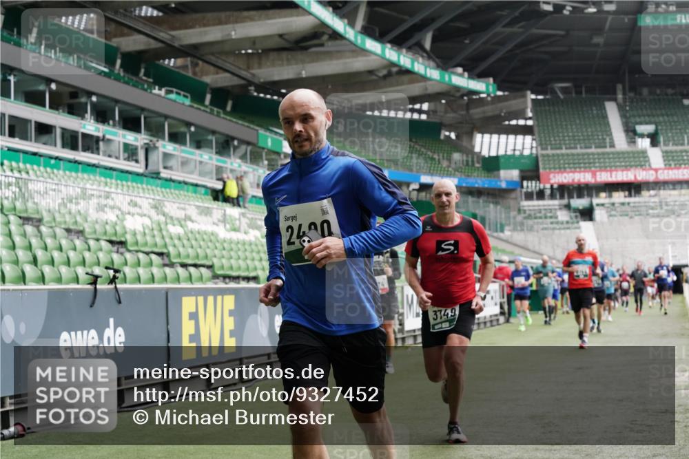 05.10.2025 - 20. swb-Marathon Bremen Michael Burmester http://msf.ph/oto/9327452 05.10.2025 12:55:49 Laufen im Stadion 78, 240, 325, 663, 760, 984, 989, 1261, 1326, 1490, 1531, 1737, 1774, 1825, 1910, 1931, 2022, 2134, 2162, 2459, 2490, 2605, 2716, 2884, 2942, 3074, 3161, 3489, 3515, 3519, 3612, 3749, 3838, 3944, 4052, 4079, 4116, 4149, 4195, 4212, 4288, 4432, 4456, 4771, 4796, 4823, 4853, 5034, 5093, 5152, 5177, 5289, 5370, 5484, 5490, 5554, 5615, 5691, 5719, 5833, 5907, 6048, 6070, 6106, 6276, 6441, 6515, 6527, 6570, 6615, 6649, 6744, 6797, 6820, 6937, 8060, 8144, 8222, 82, 124, 169 meine-sportfotos.de
