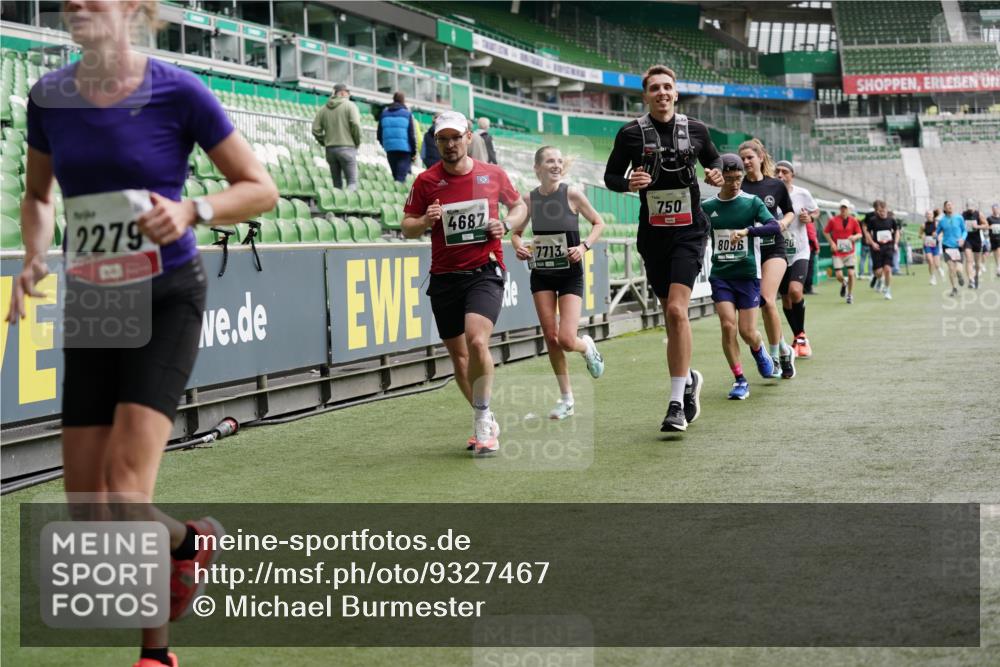 05.10.2025 - 20. swb-Marathon Bremen Michael Burmester http://msf.ph/oto/9327467 05.10.2025 12:51:24 Laufen im Stadion 334, 503, 601, 750, 754, 914, 1037, 1064, 1120, 1314, 1450, 1499, 1577, 1689, 1701, 1748, 1909, 1911, 2059, 2279, 2283, 2350, 2447, 2493, 2526, 3267, 3419, 3608, 3661, 4032, 4104, 4260, 4652, 4654, 4687, 5551, 5817, 5838, 5847, 5910, 6066, 6210, 6252, 6401, 6477, 6773, 6775, 7713, 7723, 8066, 8083, 8682, 8740, 8780, 8995, 122, 688, 736, 745, 1025, 1033, 1044, 1166, 1359, 2381, 3291, 4366, 4962, 5184, 5418, 6681, 7493 meine-sportfotos.de