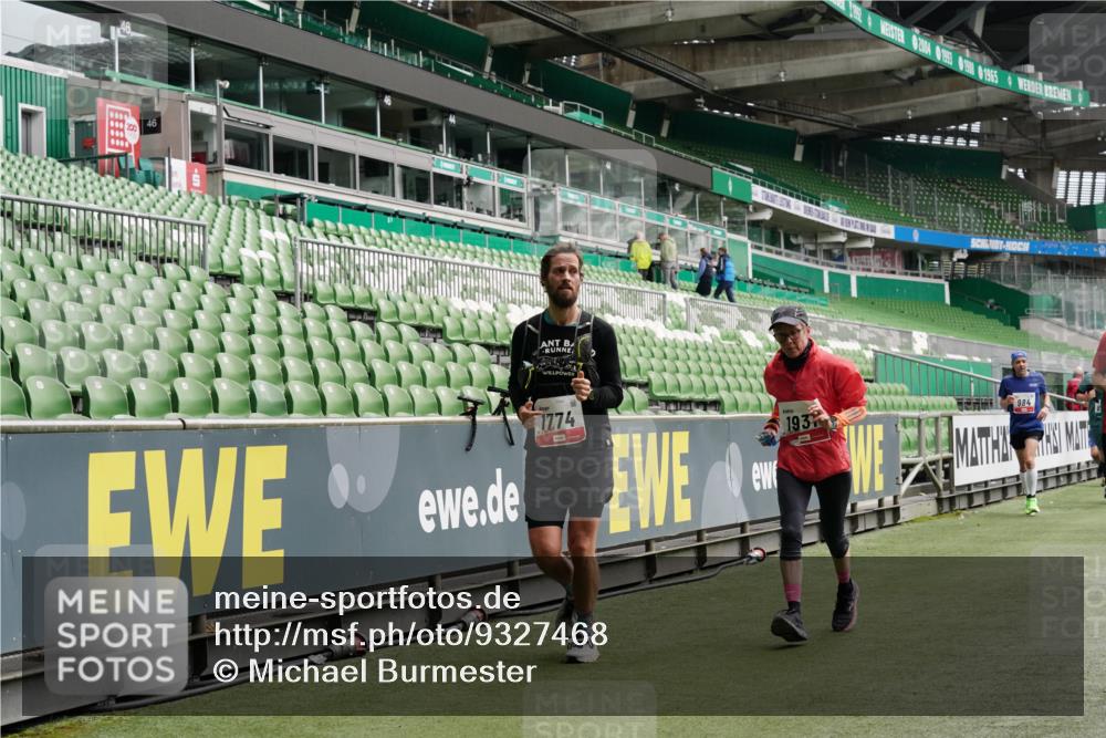 05.10.2025 - 20. swb-Marathon Bremen Michael Burmester http://msf.ph/oto/9327468 05.10.2025 12:55:52 Laufen im Stadion 78, 240, 325, 760, 901, 984, 989, 1261, 1326, 1490, 1531, 1774, 1825, 1910, 1931, 2022, 2134, 2149, 2162, 2459, 2490, 2605, 2716, 2884, 2942, 3074, 3161, 3489, 3515, 3519, 3612, 3749, 3838, 3944, 4052, 4079, 4116, 4149, 4195, 4212, 4288, 4432, 4456, 4796, 4823, 4853, 5093, 5152, 5177, 5289, 5370, 5484, 5490, 5554, 5615, 5691, 5719, 5833, 5907, 6048, 6070, 6106, 6276, 6441, 6515, 6527, 6570, 6615, 6744, 6797, 6820, 6937, 8060, 8144, 8222, 124, 169, 6527 meine-sportfotos.de